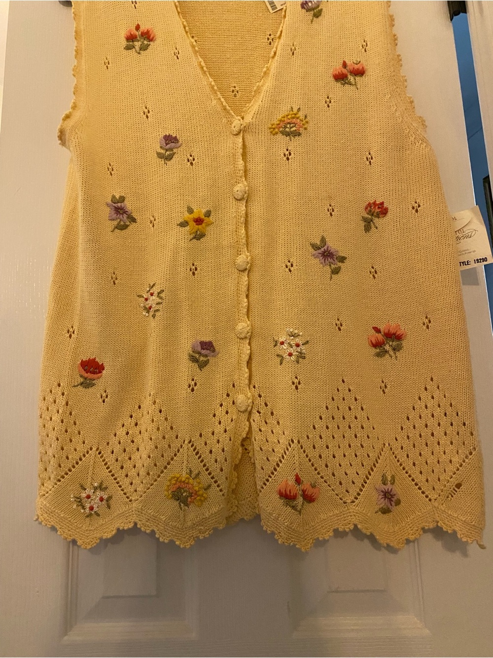 Susan Bristol NWT Large Pale Yellow Embroidered Floral Knit Vest Cottage 90’s - Picture 4 of 9